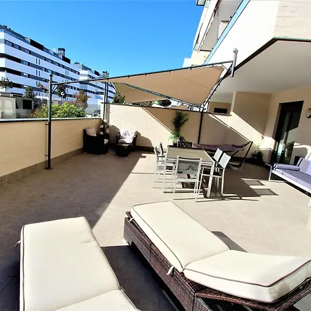 Alamos Playa, Piscina, Parking Y Padel * Торремолінос