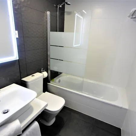 Alamos Playa, Piscina, Parking Y Padel Торремолінос